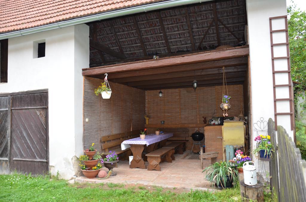 Ubytovani Hrusice Bagian luar foto